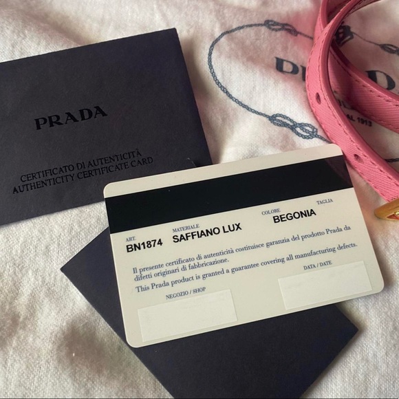 Prada Saffiano Lux Leather Tote BN1874
Begonia Colour (pink)
Size 33 cm - Picture 3 of 4